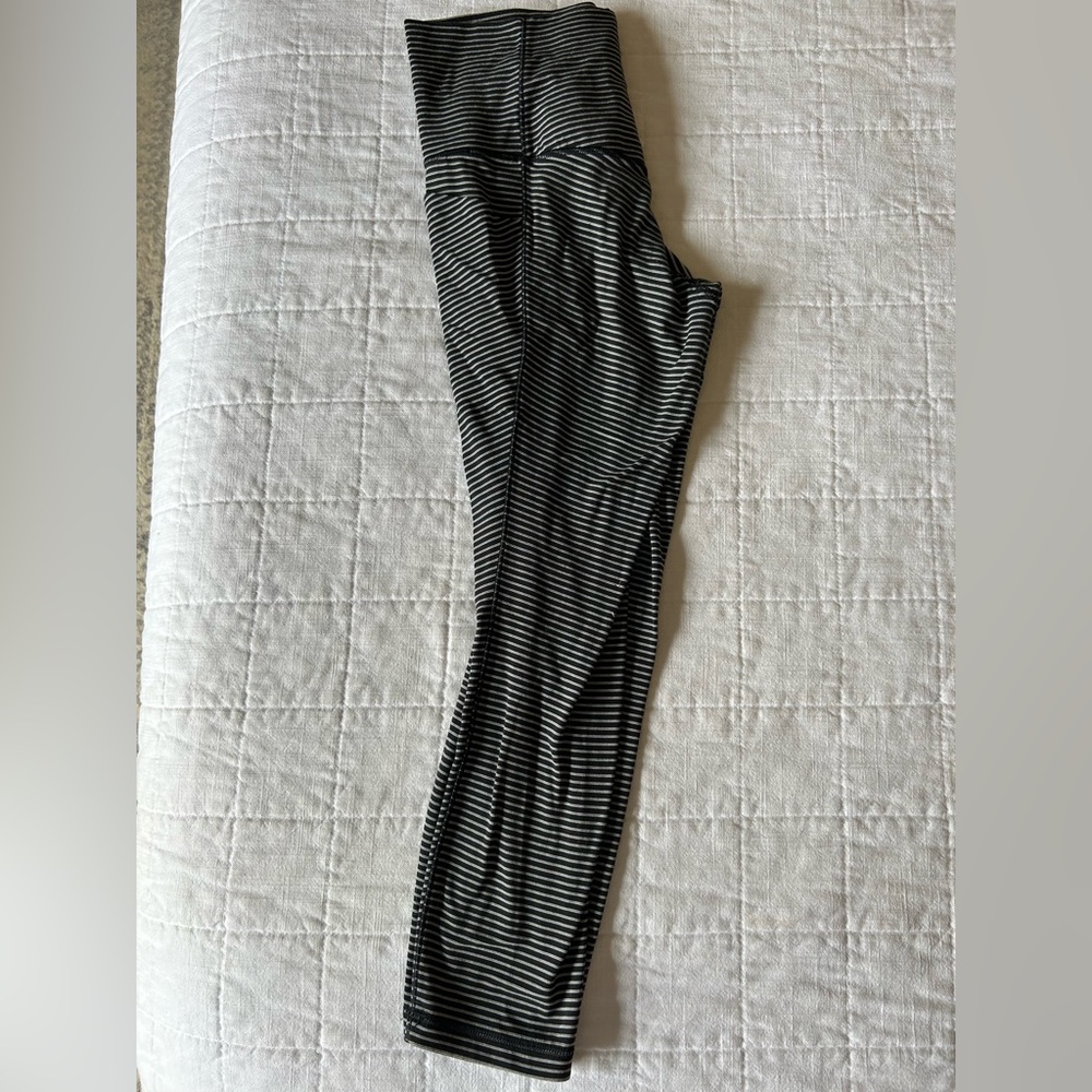 ATHLETA SALUTATION STASH POCKET
II TEXTURED 7/8 TIGHT - women’s size small